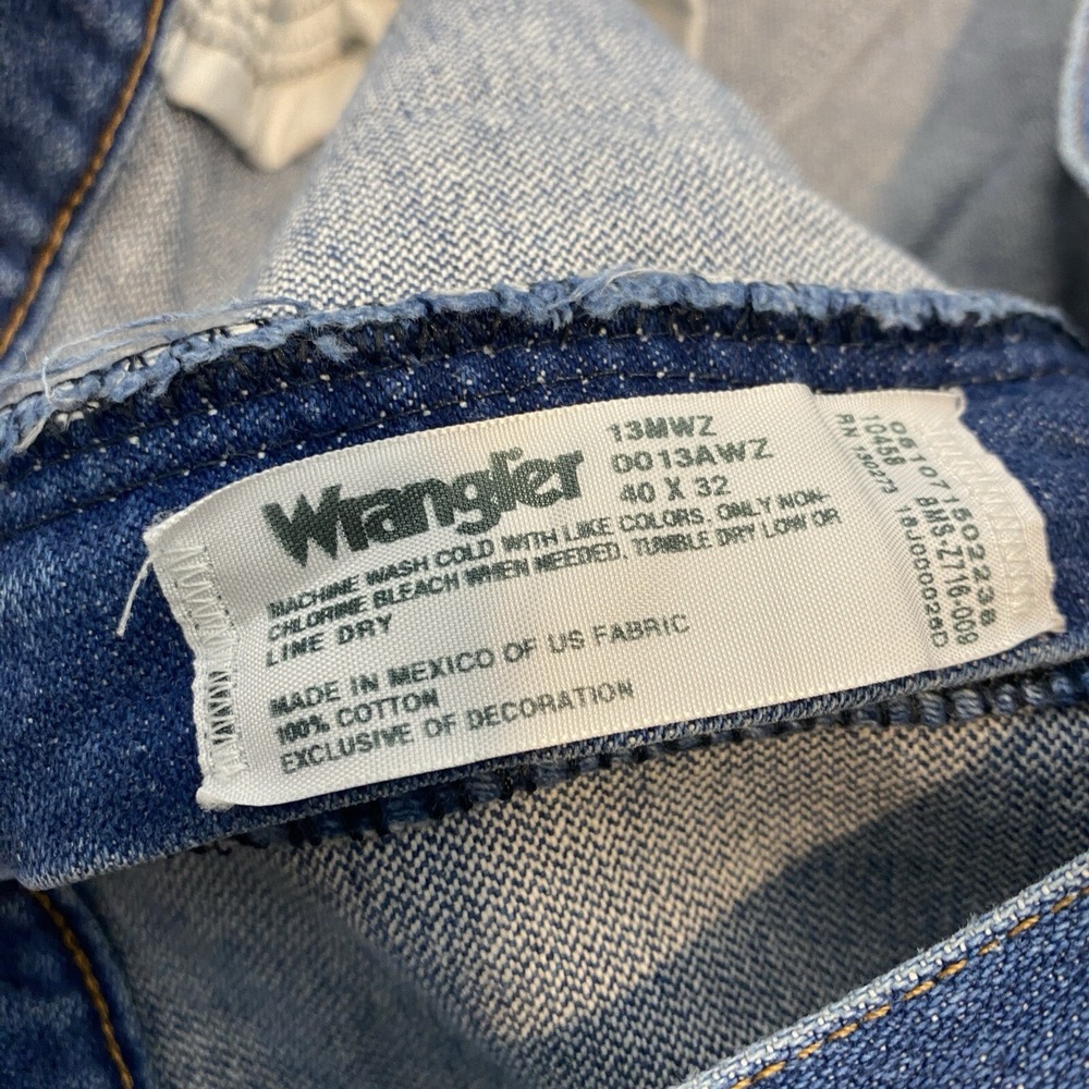 Wrangler Jeans Mens 40 Fits 39x32 Faded Blue 13MWZ Cowboy Cut Western Boots - Picture 3 of 10